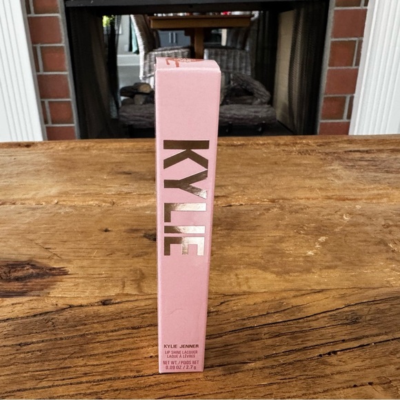 NEW IN BOX Kylie Lip Shine Laquer ~ You’re Cute Jeans (815) Nude pink - Picture 4 of 9
